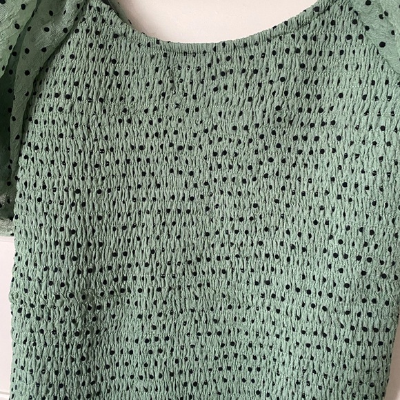 Green polka dot cropped ruched top - Picture 3 of 8